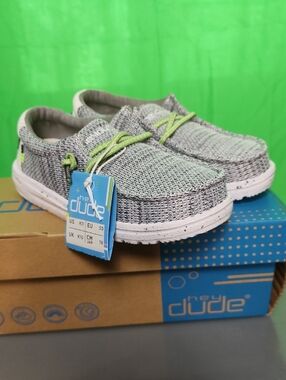 BRAND NEW W/BOX Hey Dude Kids Knit Sneakers in Light Gray with Lime Laces Size11